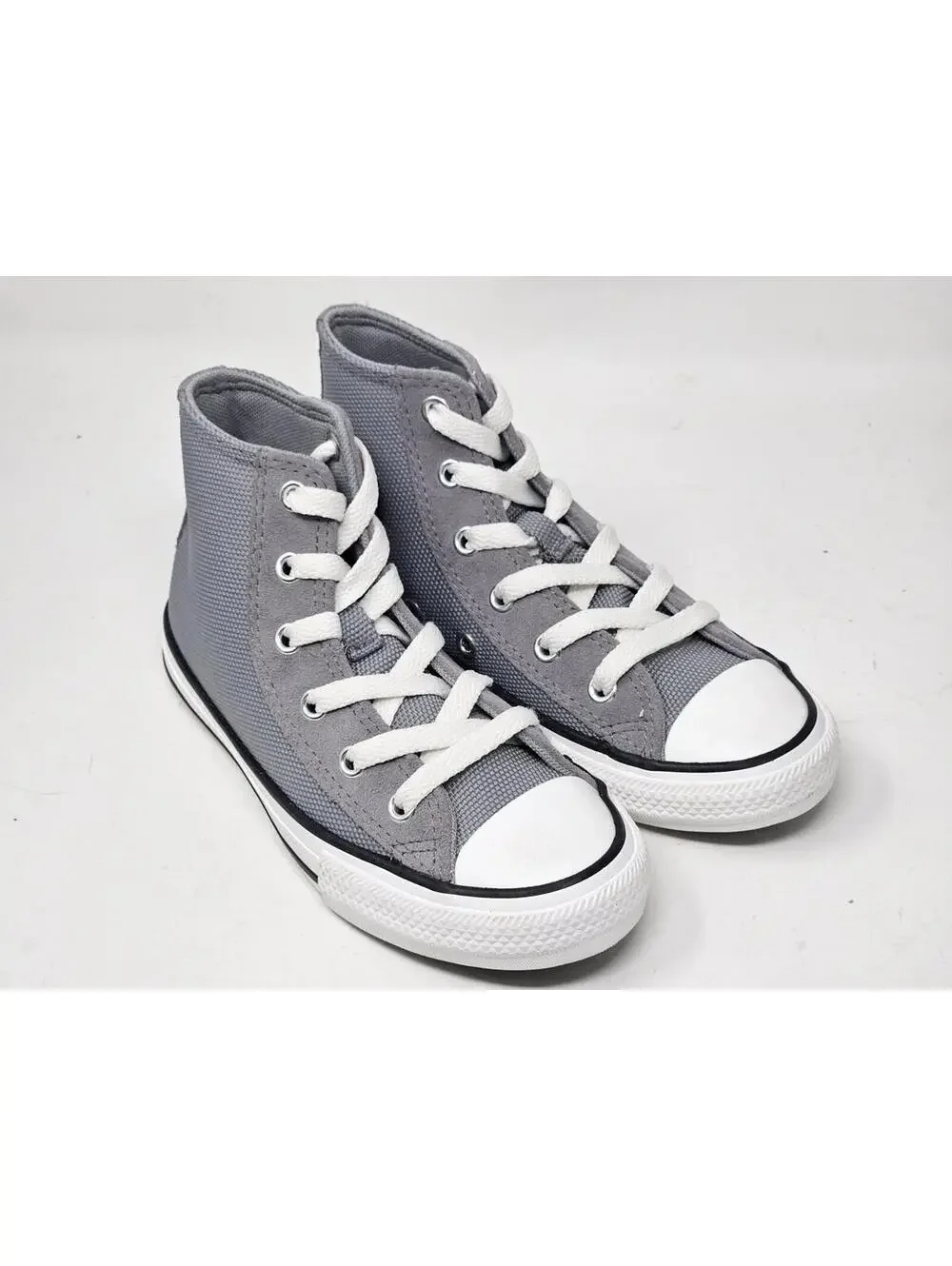 Converse Youth Size 13 Chuck Taylor All Star Gray Canvas Tan Star